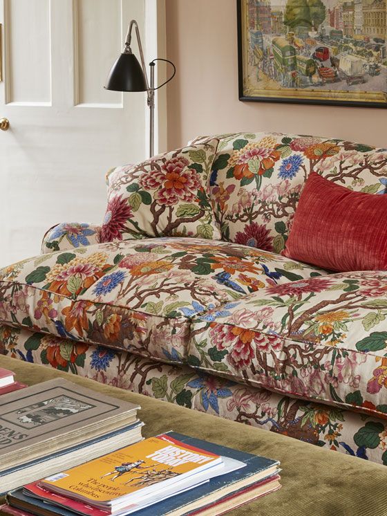 Things to consider before choosing the
  floral sofa and loveseat