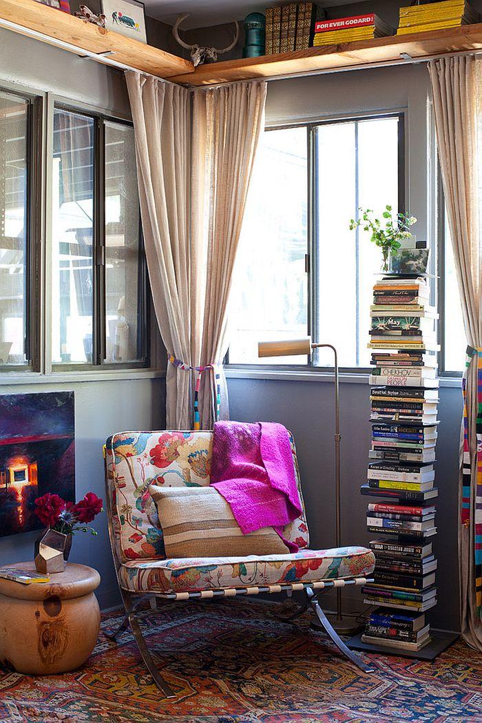 Create​ a reading nook with ⁢a comfy chair and good lighting in your eclectic‌ living room