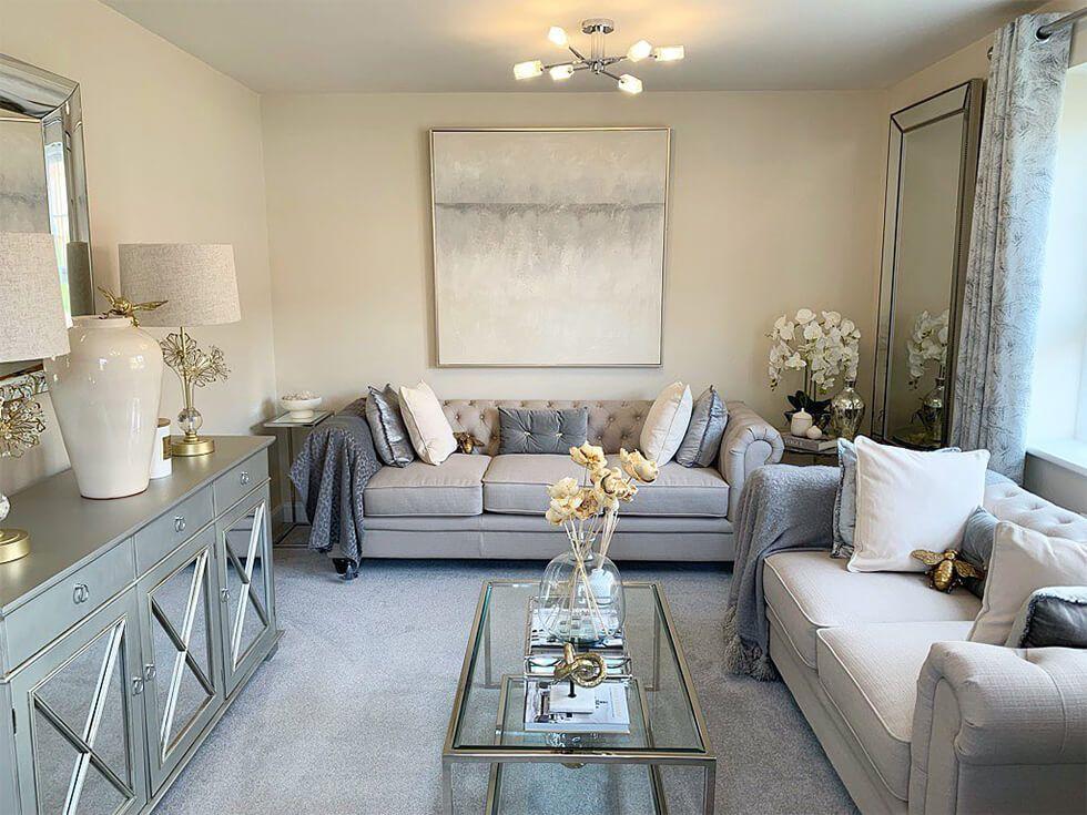 Metallic ⁤accents create⁢ a touch of glamour in the⁣ Living Room