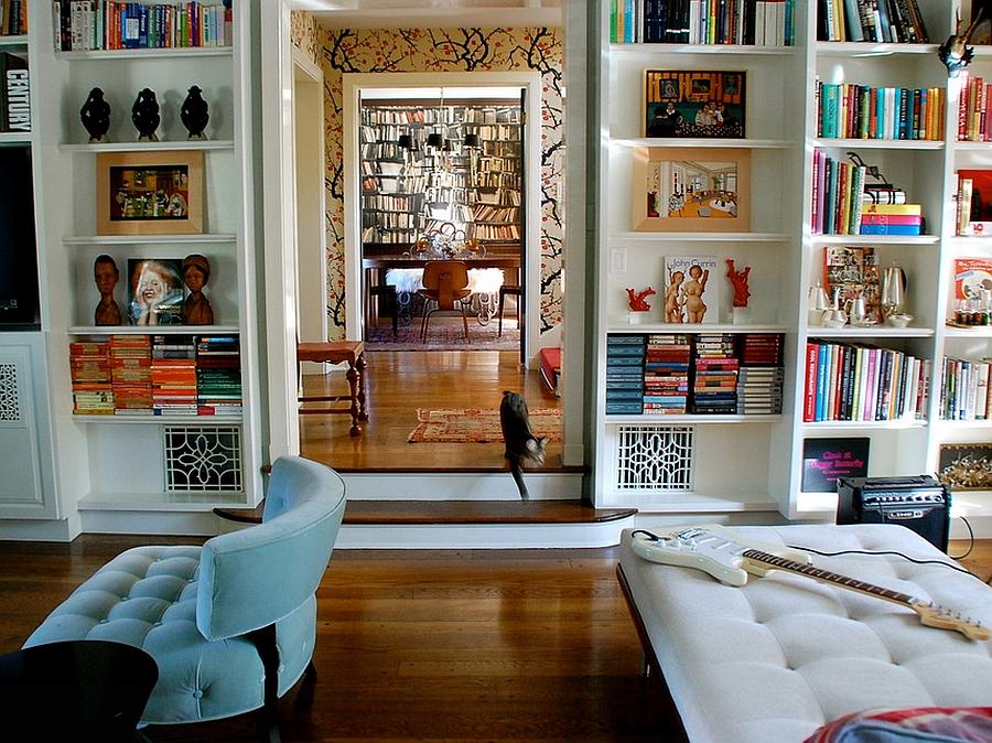 Eclectic⁣ book displays showcase personality and style in your living room