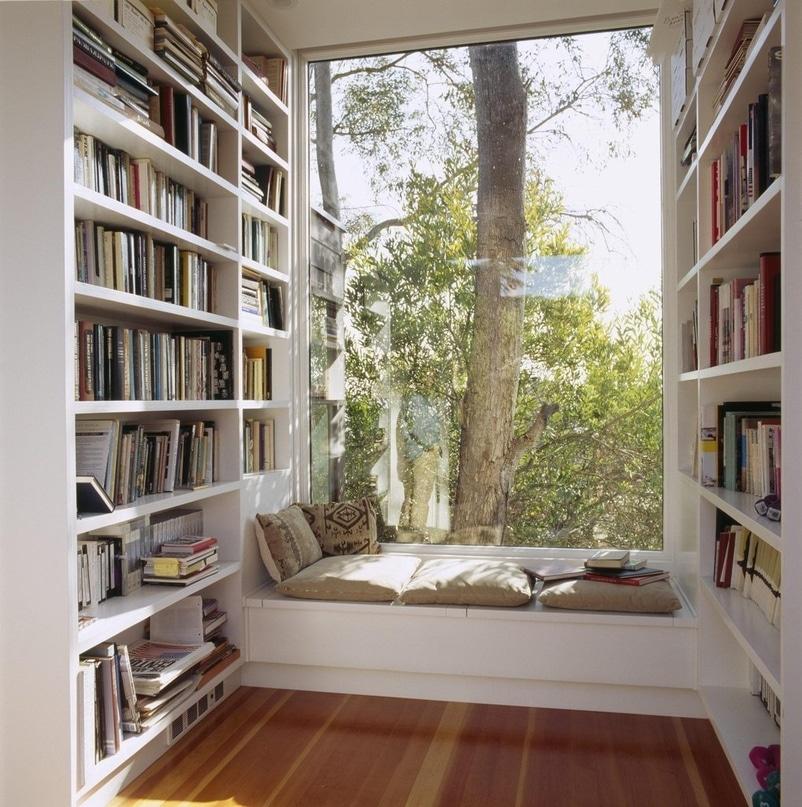 Create‍ cozy reading nooks with shelves filled with ⁢nature-themed books in your earthy ⁢living room