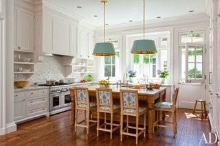 A family-friendly layout promotes interaction and enjoyment during meals in the Eat-In Kitchen