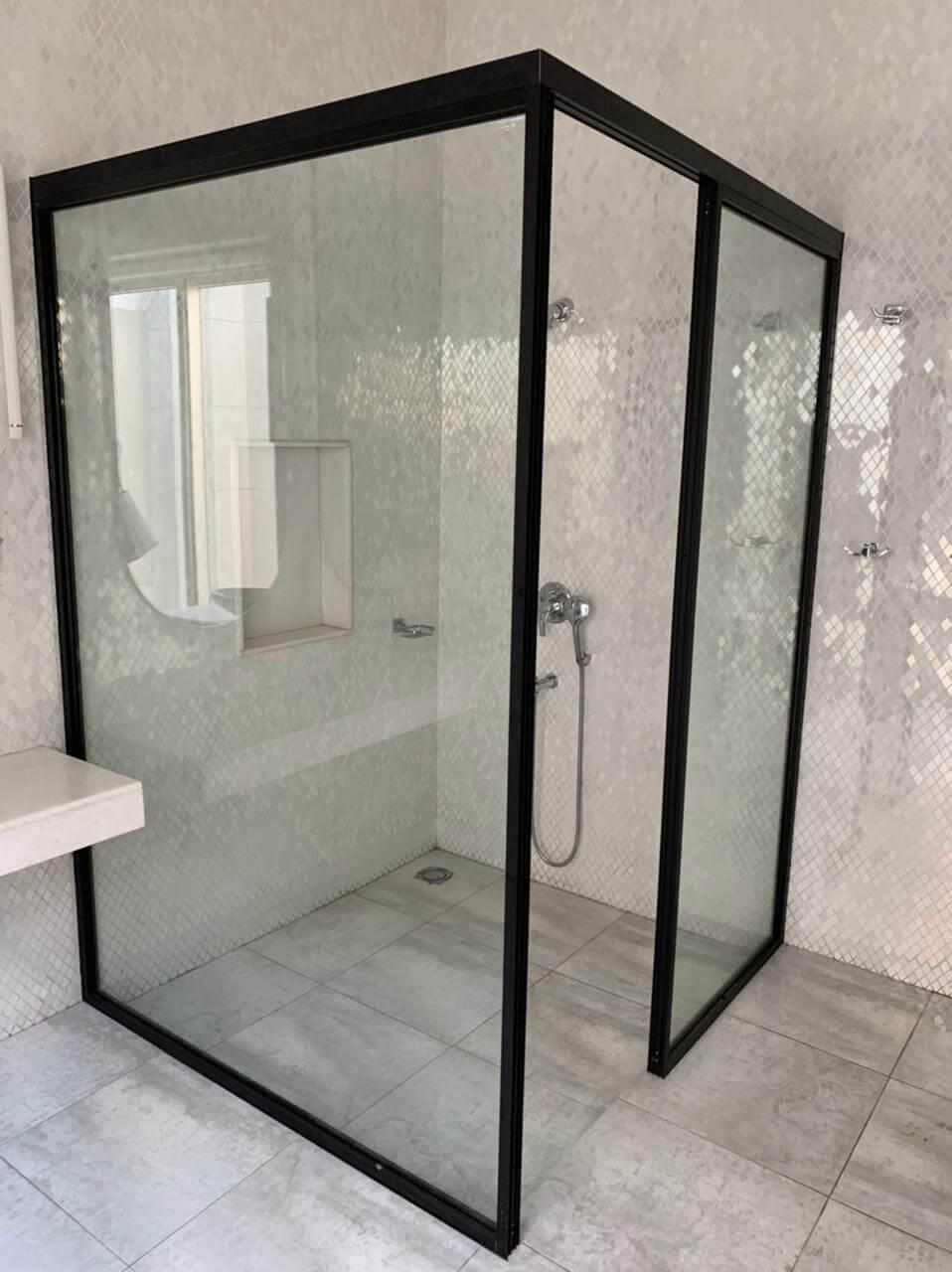 Glass‌ partitions for a spacious, airy bathroom feel