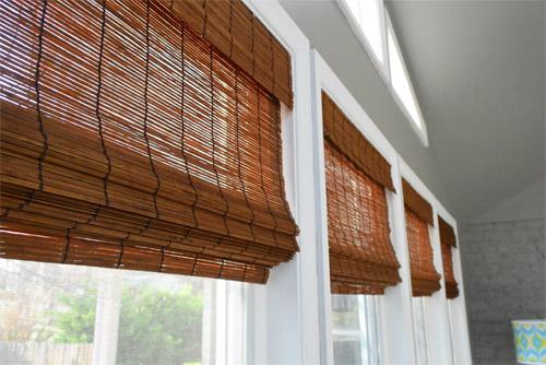 Install​ bamboo blinds to filter‌ light in your earthy living room