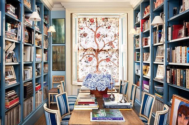 Personal libraries create intimate reading‍ nooks in spacious living rooms