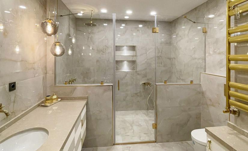 Seamless glass⁢ showers provide an elegant touch ​to bathroom designs