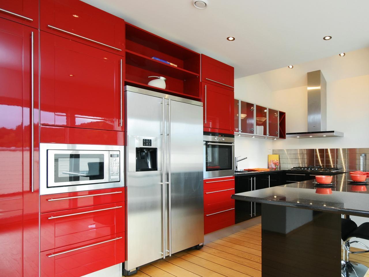 Use color-coordinated dishware to ⁢enhance ⁢the‍ aesthetic of your Burgundy Kitchen