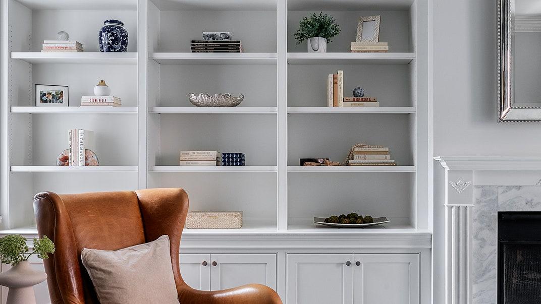 Open ⁣shelving ‌showcases personal⁣ collections in your Living Room