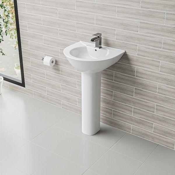 Opt‌ for a pedestal⁤ sink to save ⁢space ‍in the small ⁣bathroom