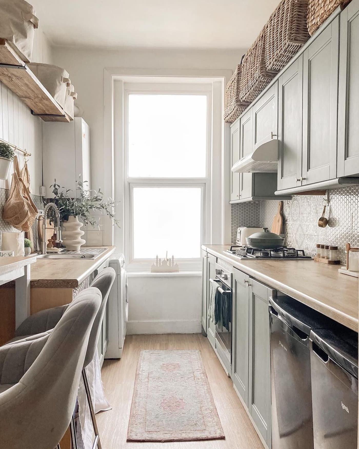 Incorporate multi-functional furniture‌ like‌ a foldable table in your galley kitchen design