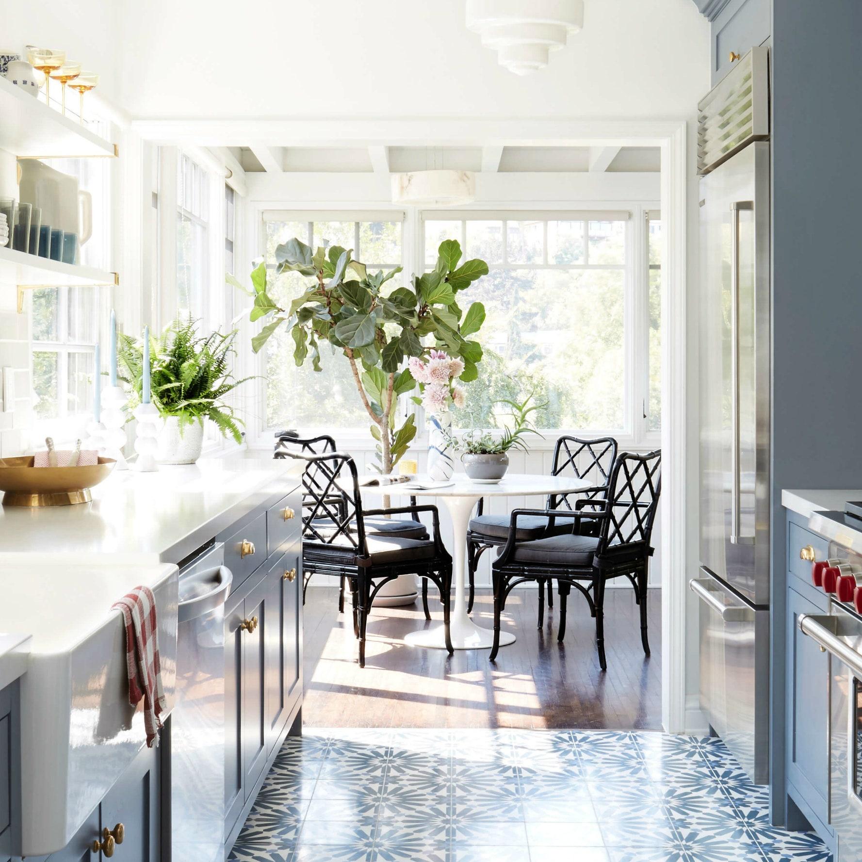 Use clear containers for​ pantry items in your galley kitchen‌ for easy access