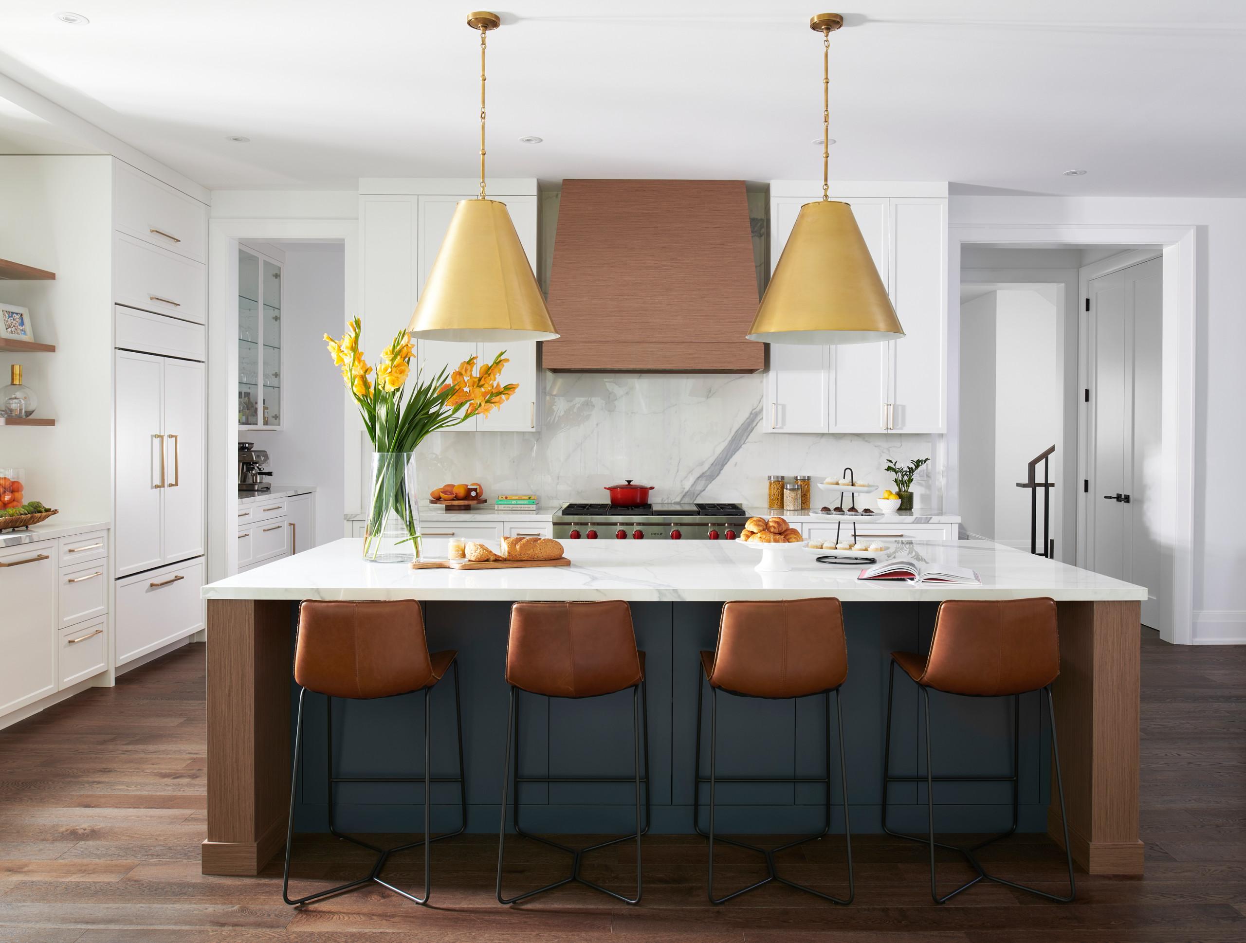 Stylish backsplashes create focal points and protect walls⁣ in your eat-in kitchen