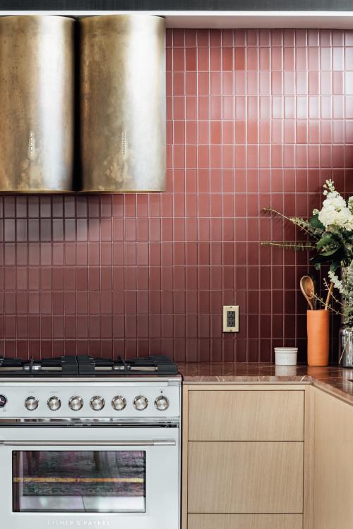 Use⁢ a colorful backsplash to⁤ accentuate the richness of your Burgundy Kitchen