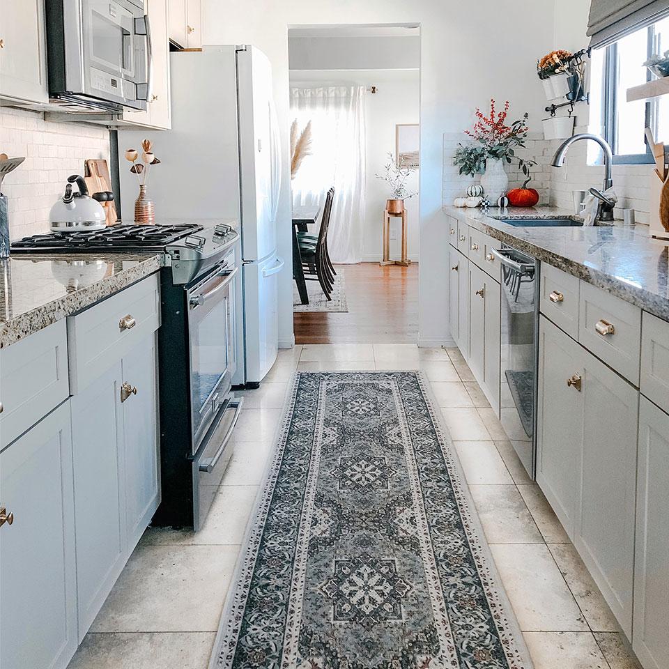 Employ ⁢a stylish rug to define the space ⁢in your Galley Kitchen