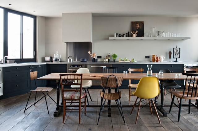 Consider a mismatched chair‌ collection for an eclectic vibe in your eat-in kitchen