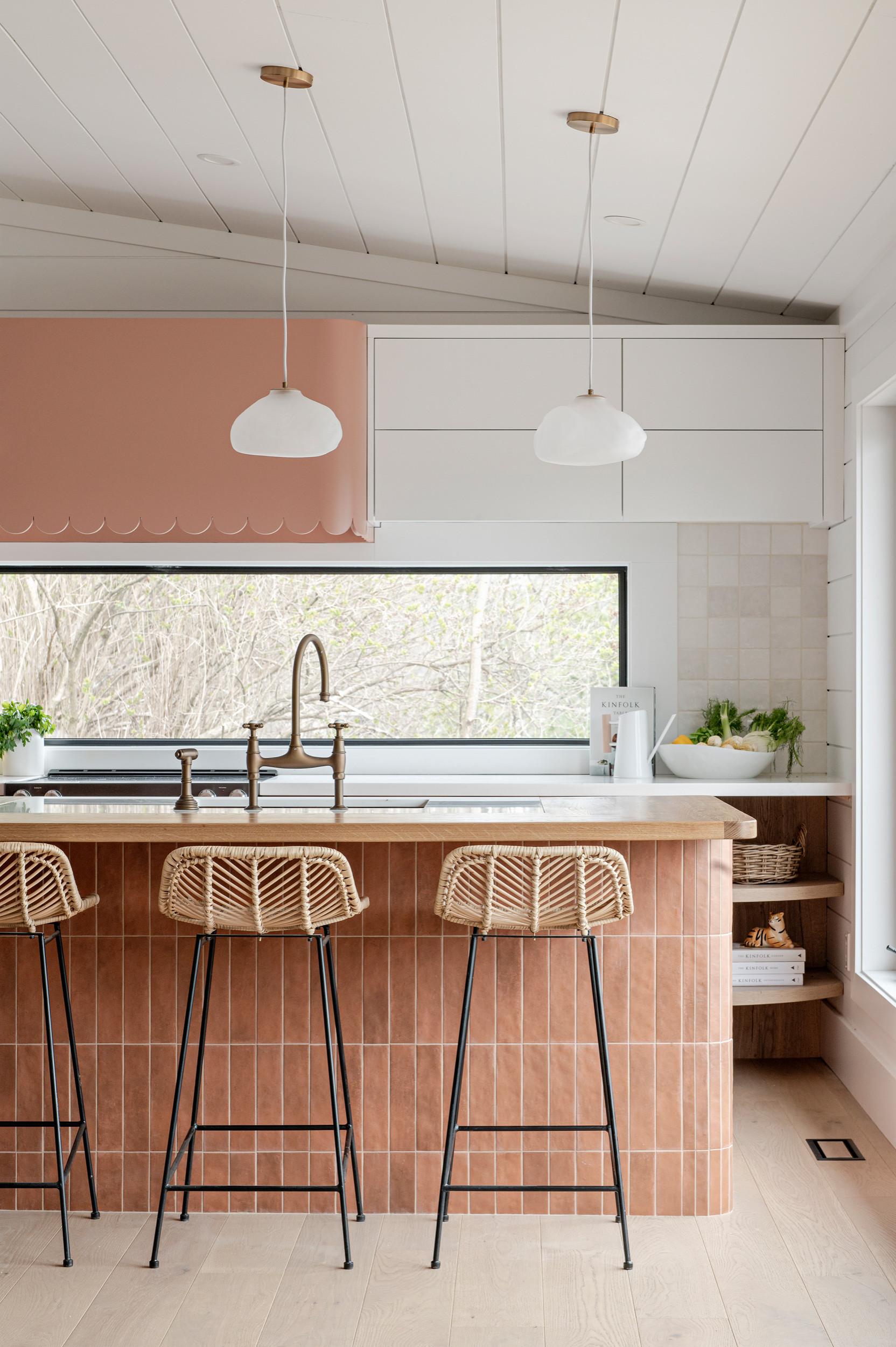 Install a statement range hood to⁤ make your Burgundy Kitchen shine