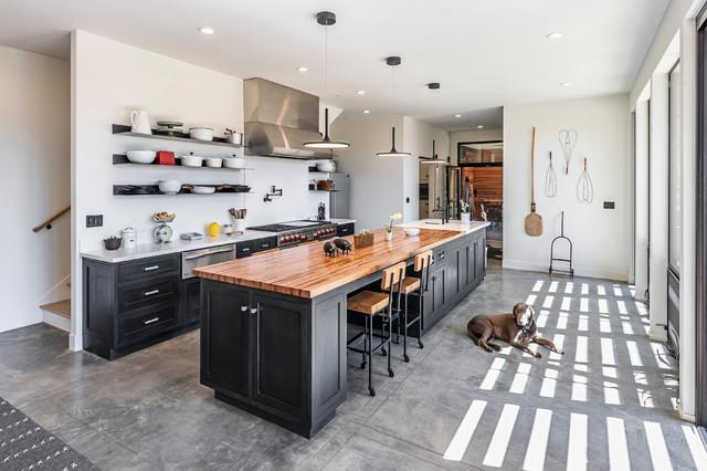 Industrial ⁢materials in kitchens offer a ⁢modern edge with rugged charm and durability