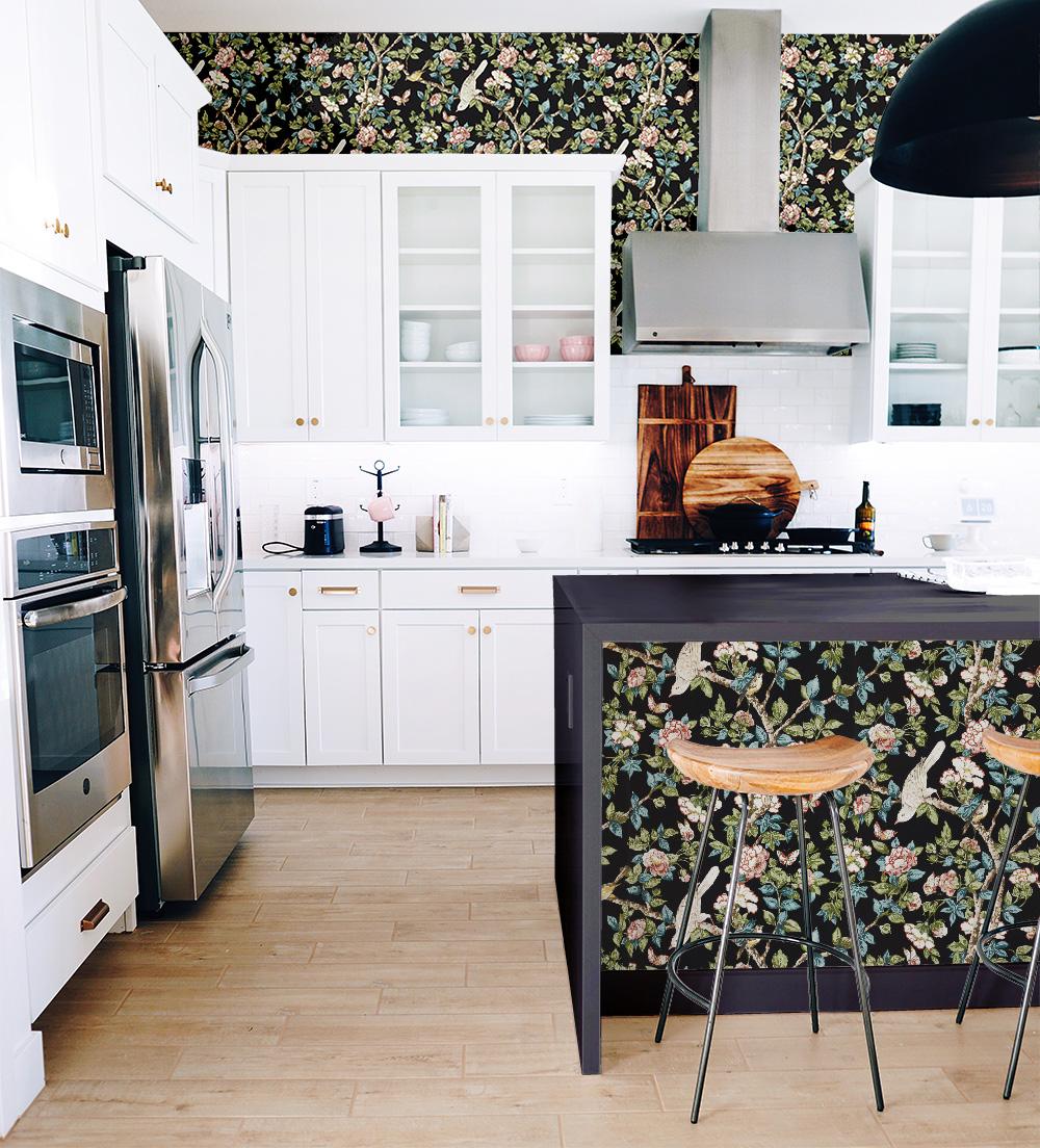 Use bold wallpaper to ‌create a​ focal point⁣ in your ​eat-in kitchen