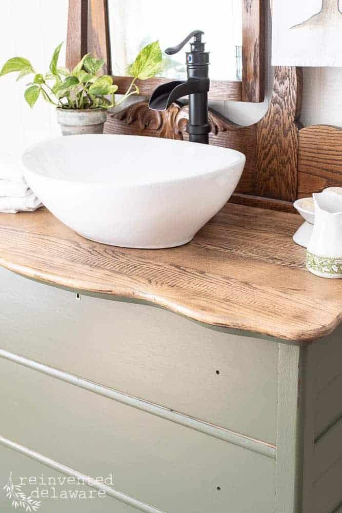 Antique furniture pieces repurposed for ‌stylish storage in your eclectic bathroom