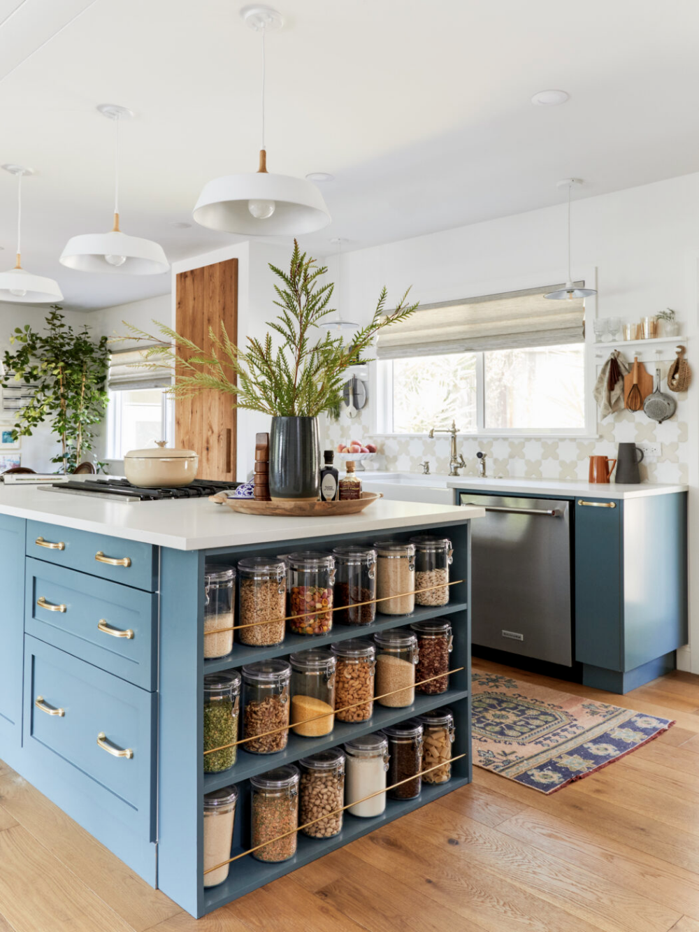 Get extensive kitchen renovation ideas