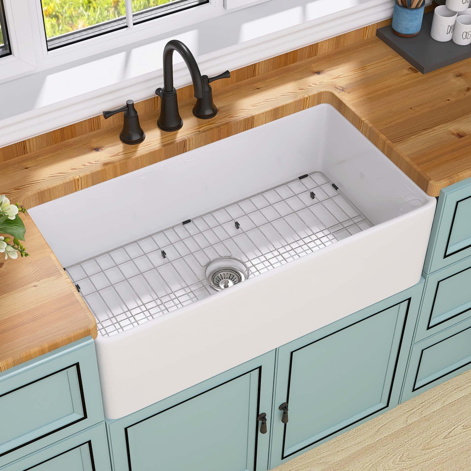 A classic apron sink embodies the essence of a true Farmhouse Kitchen