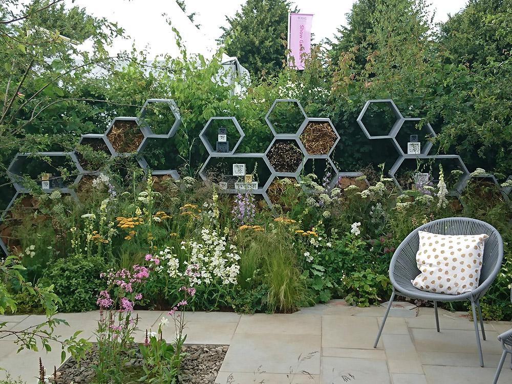 Embrace sustainability with ‍a Pallet Garden ⁣that supports local ⁤pollinators and wildlife