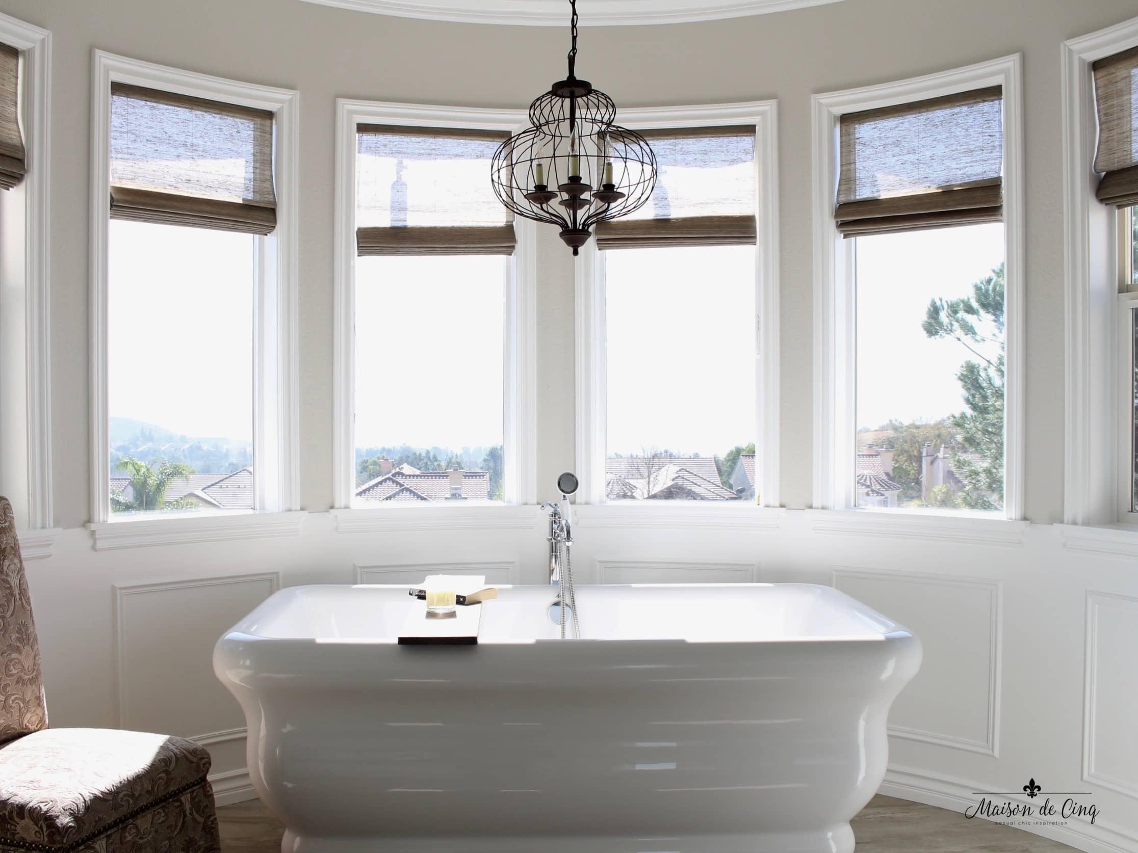 Elegant freestanding soaking tubs in farmhouse bathrooms for ​luxurious ​relaxation