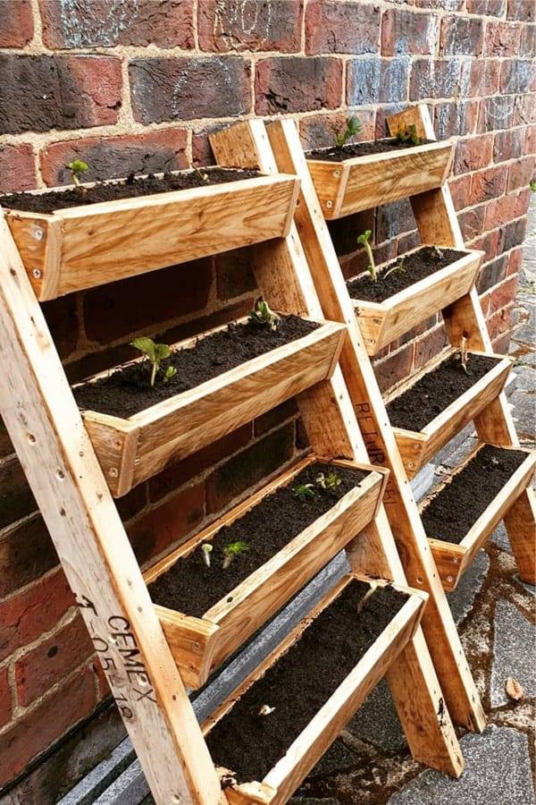 A ⁣tiered Pallet Garden adds elegant height variations, perfect for⁢ showcasing perennials