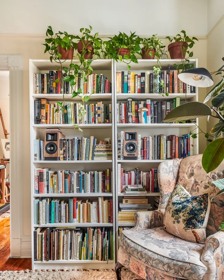 Tips to select large bookcase to arrange
your books