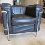 Le Corbusier by Cassina - LC2 Armchair, dark brown (lot 3) - Catawi