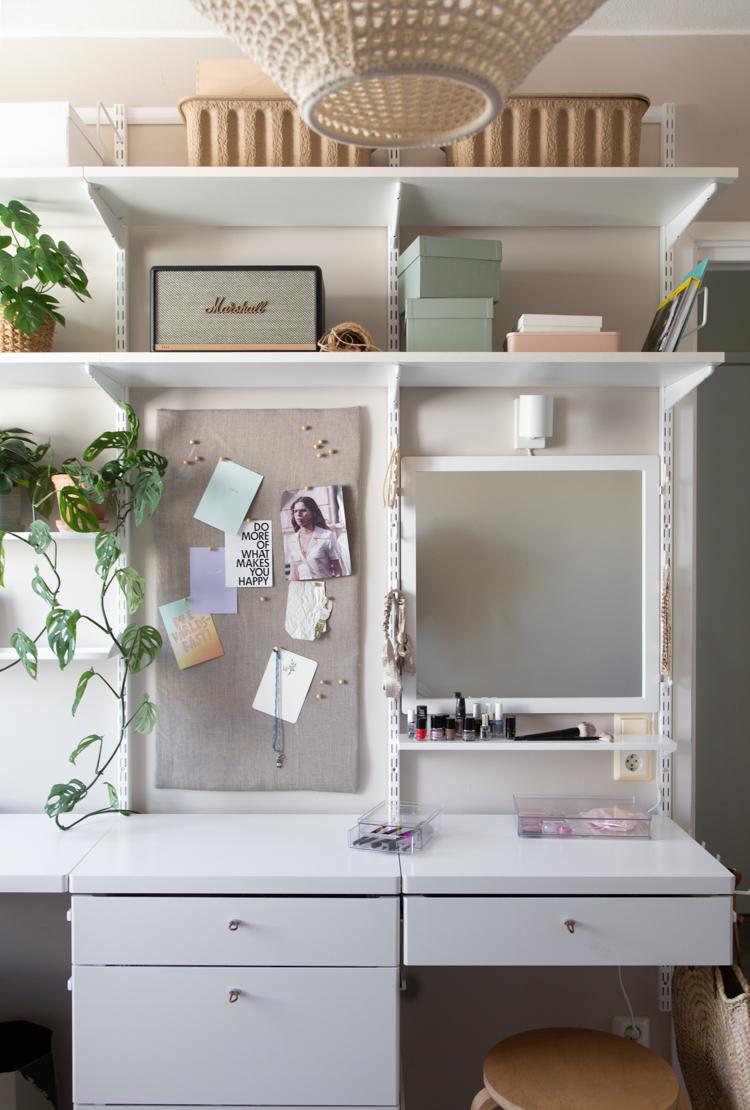 Set ‍up a cozy workspace ⁣with a stylish desk in your teen bedroom