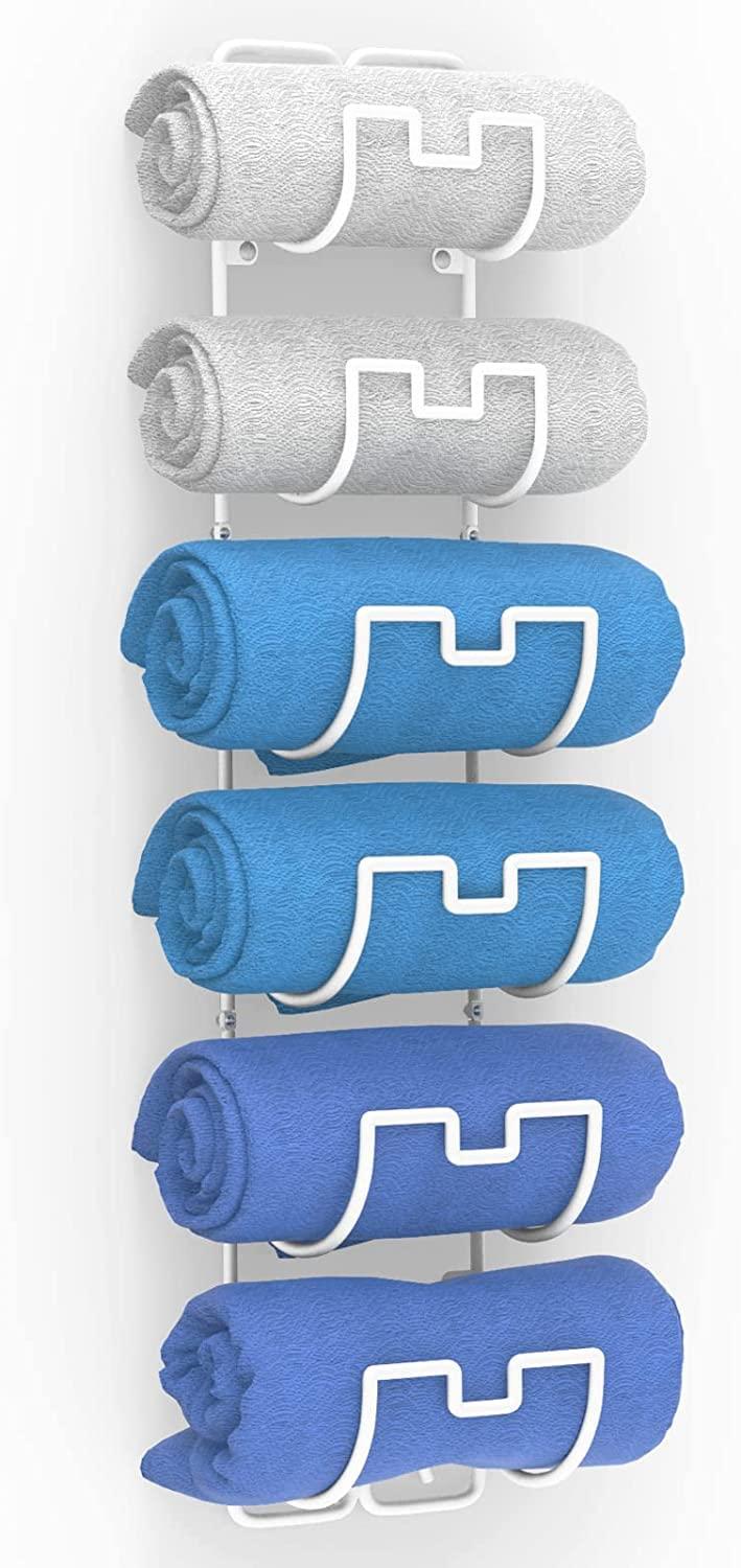 Hang hooks for towels ⁤to free up⁤ small bathroom floor space