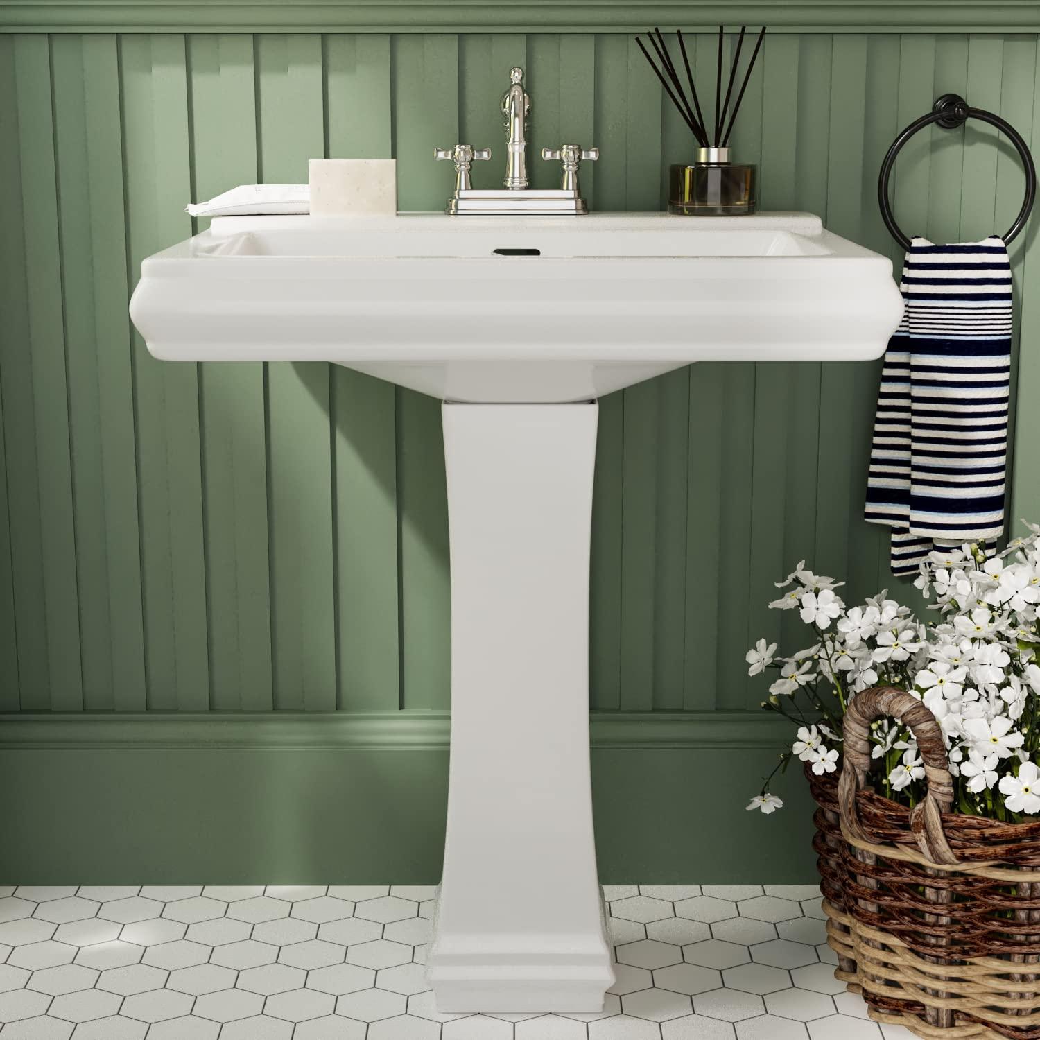 Farmhouse bathrooms featuring pedestal sinks exude ⁤timeless elegance and ​charm