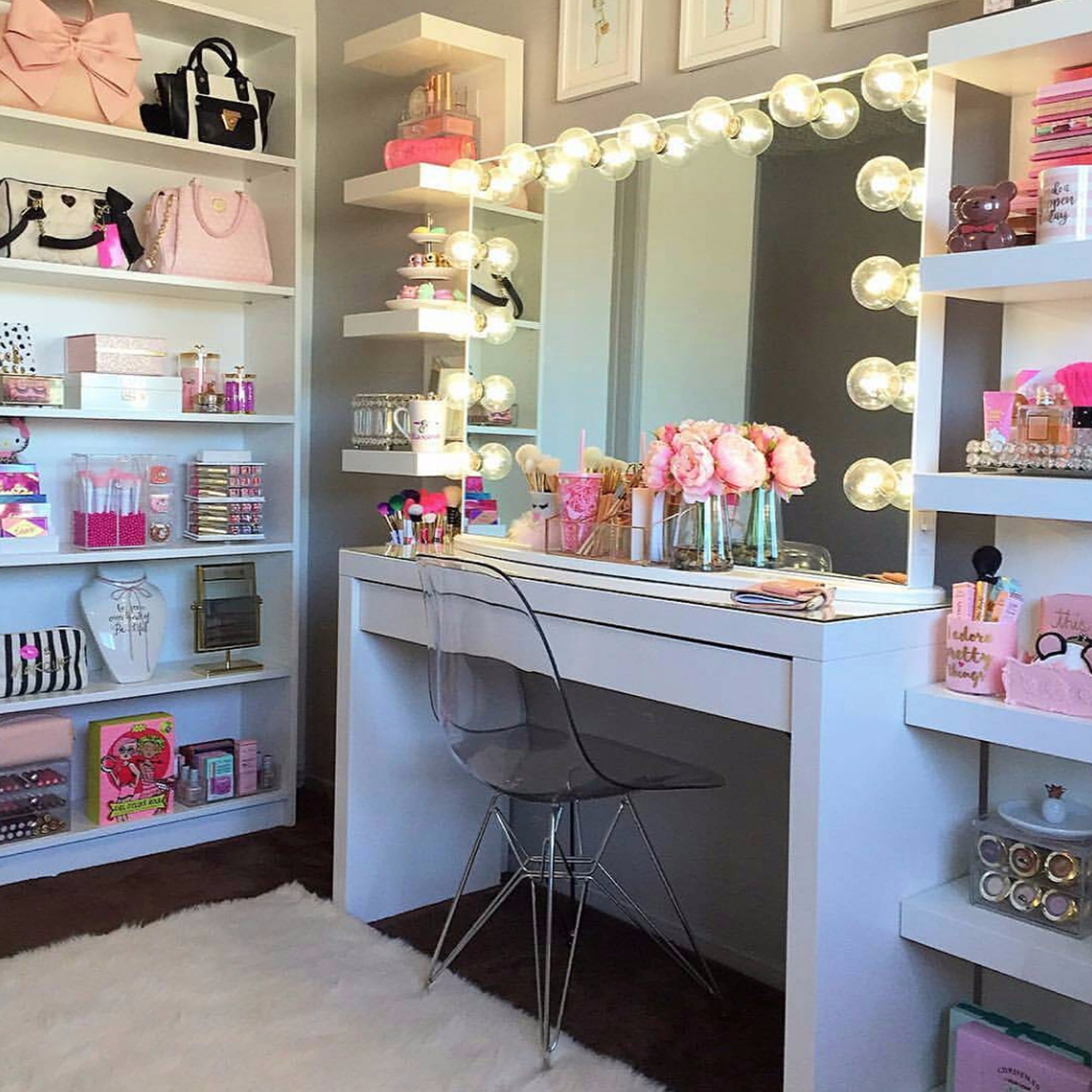 Creating Your Personalized Makeup
Station: The Beauty of Makeup Vanities