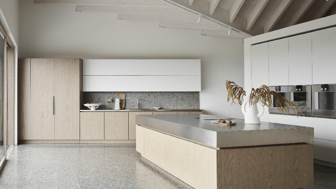 Minimalist designs: Simplify your kitchen with sleek​ lines and ⁣clutter-free‍ spaces