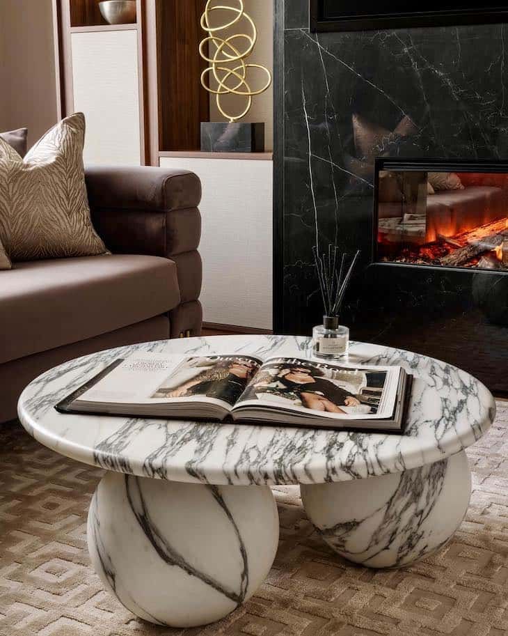 Create a unique area in the house with
marble coffee tables
