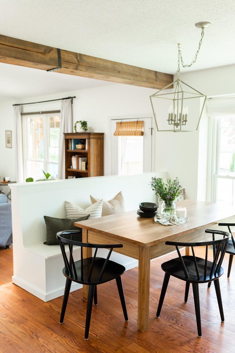 Incorporate a ⁤built-in bench for added space in⁣ your ‌eat-in kitchen area