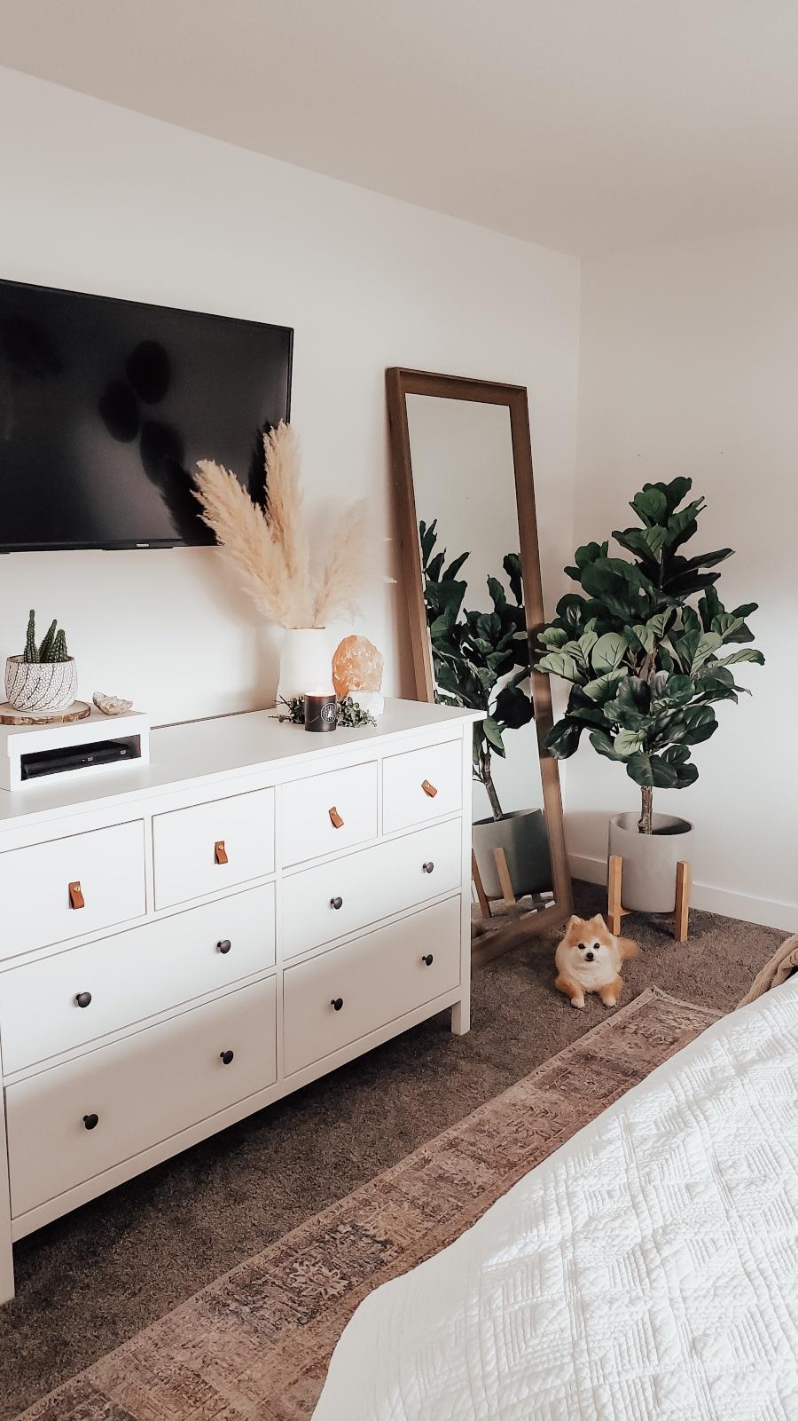 Keep electronics to a minimum in‍ your serene ⁤Minimalist Bedroom