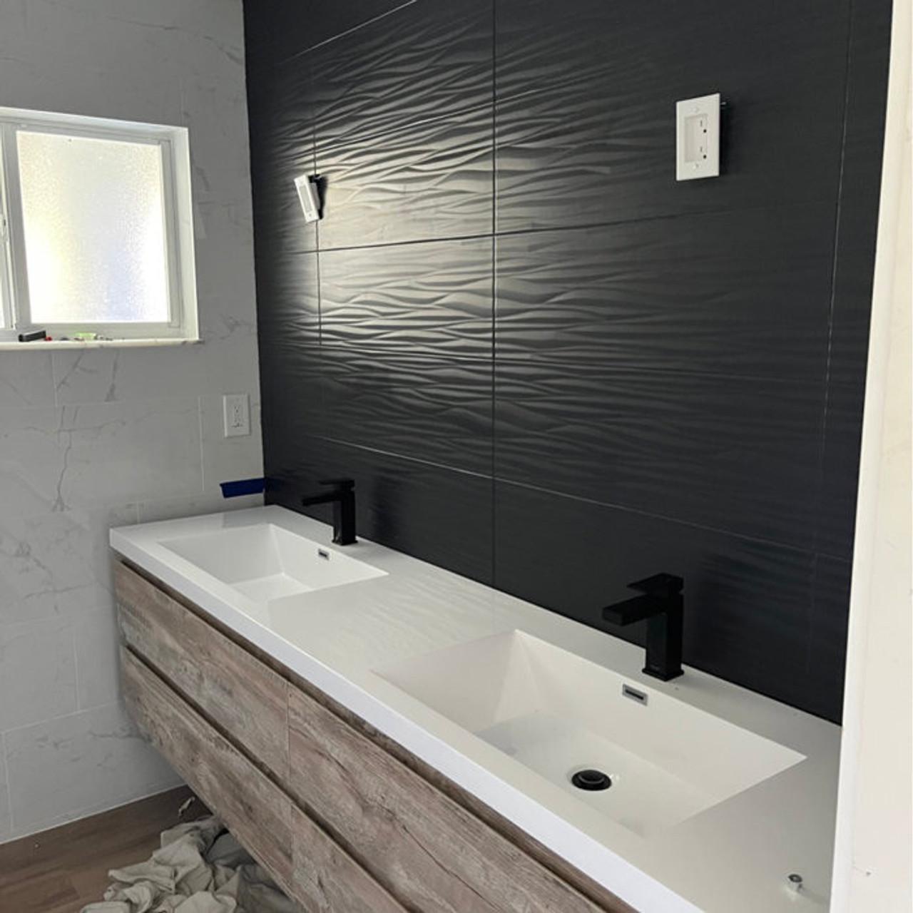 Feature a warm wood ​vanity to ground ‌farmhouse bathrooms ⁣style