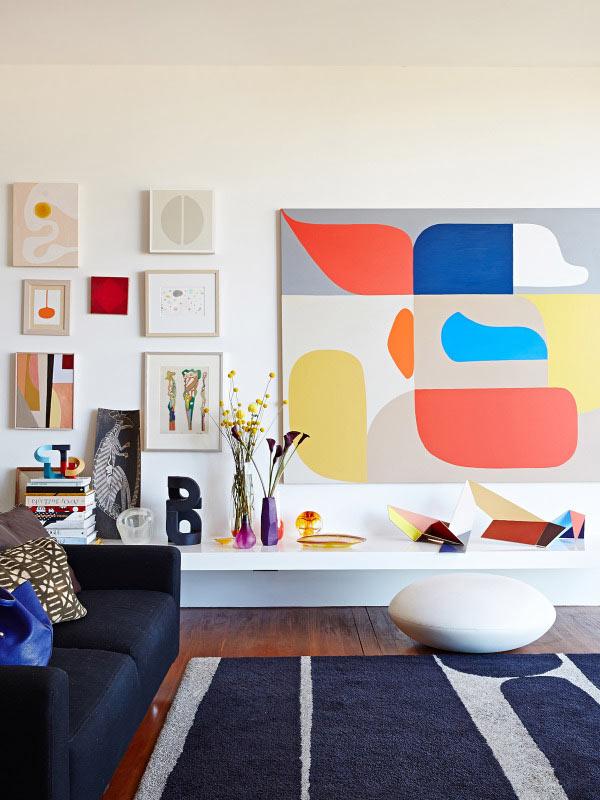 Opt for oversized artwork to enhance⁣ visual interest in ​your living room