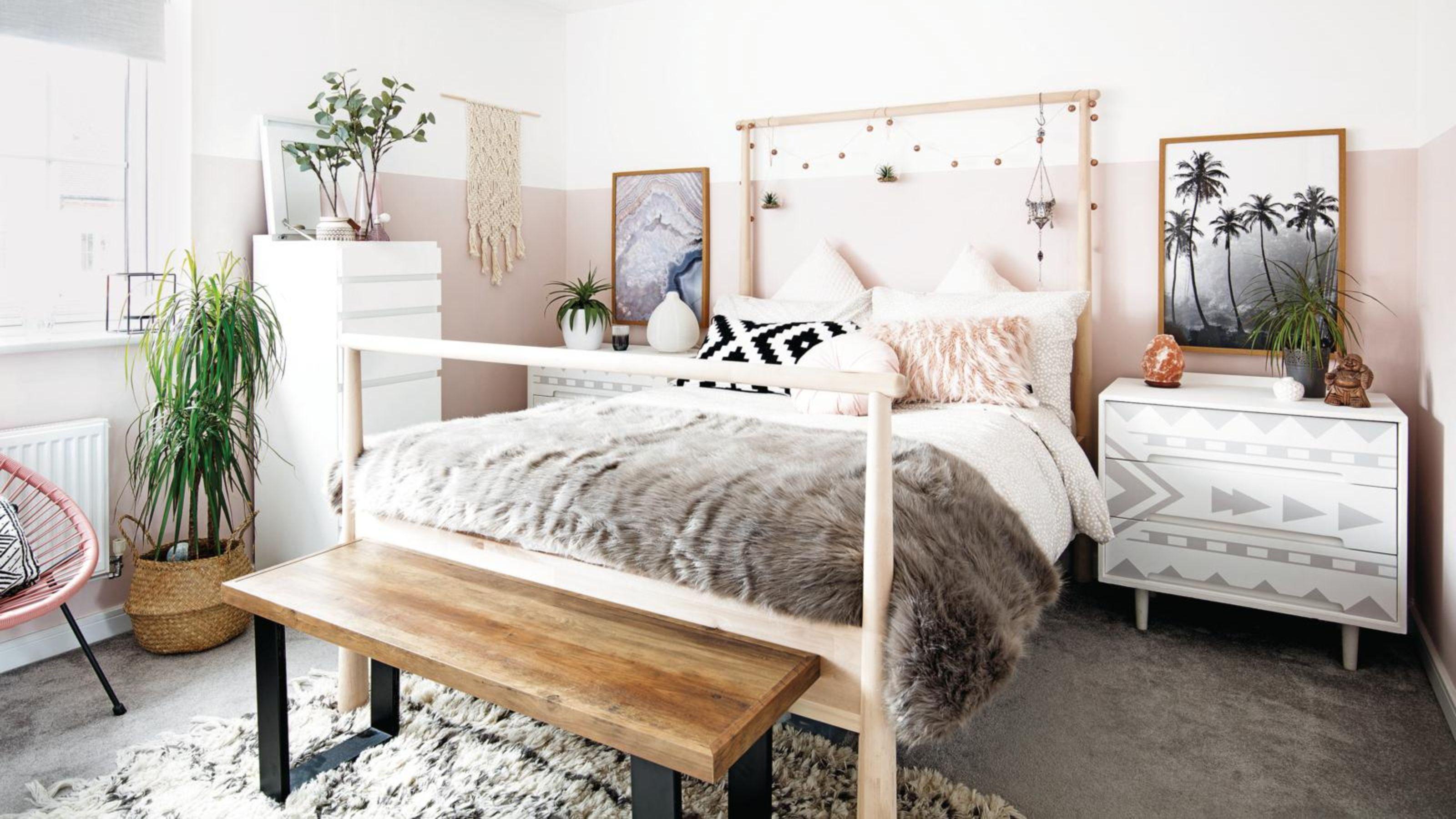 Use ⁣a mix of textures ⁤to add depth in the teen bedroom⁣ decor