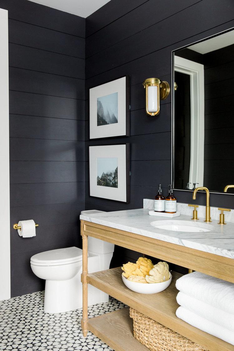 Incorporate​ shiplap‌ for a classic farmhouse bathrooms⁣ look