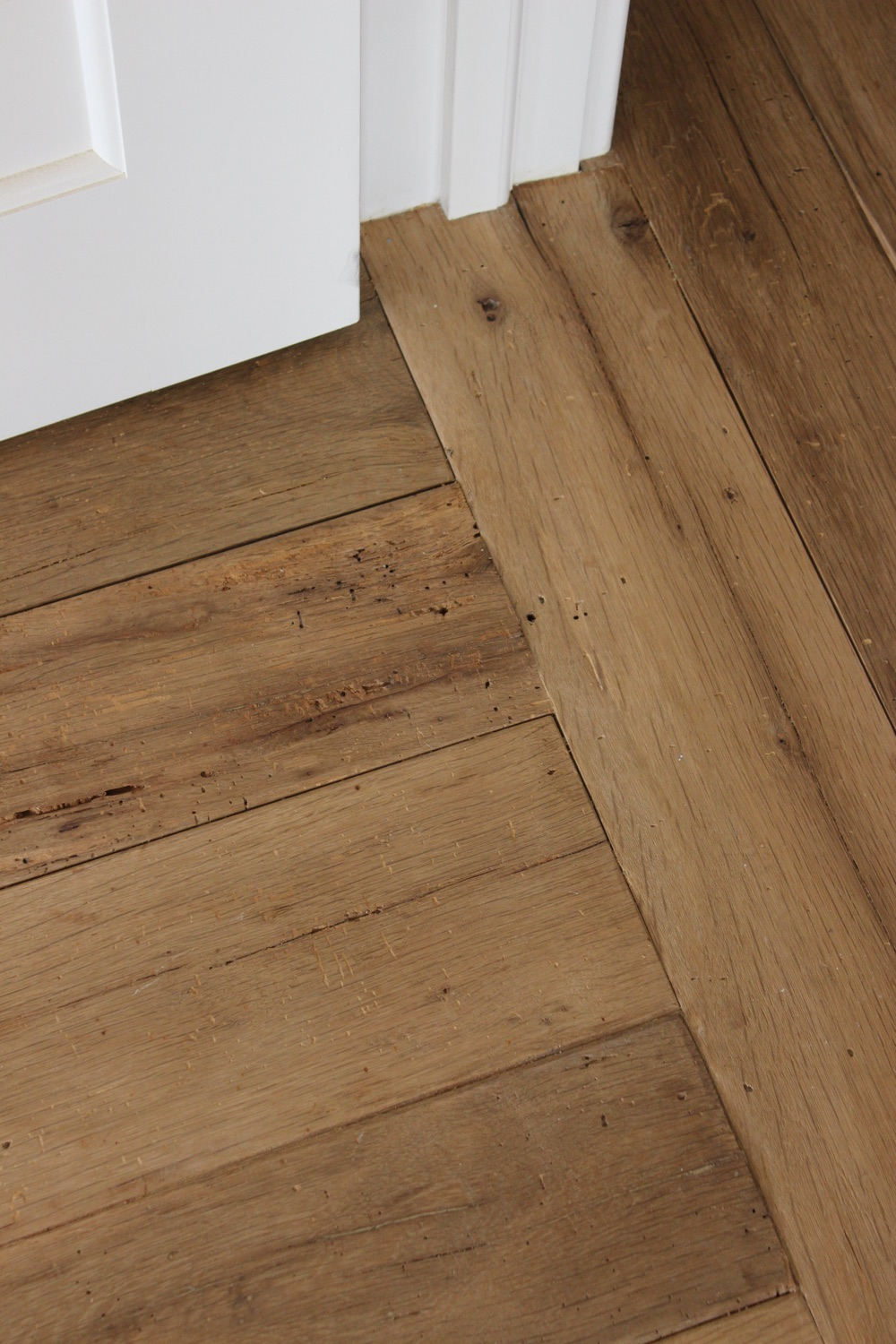 Have the best finishing for your home by
using oak hardwood flooring