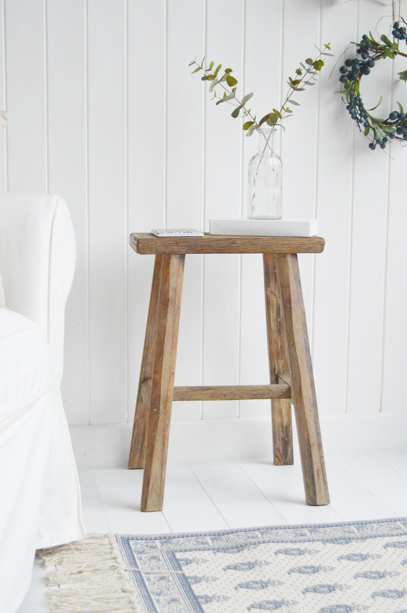 Incorporate ‍a rustic stool ‍for added ⁤seating in farmhouse​ bathrooms