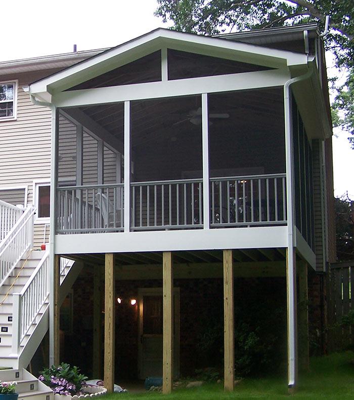 Create a tranquil reading nook ⁢in your screened porch