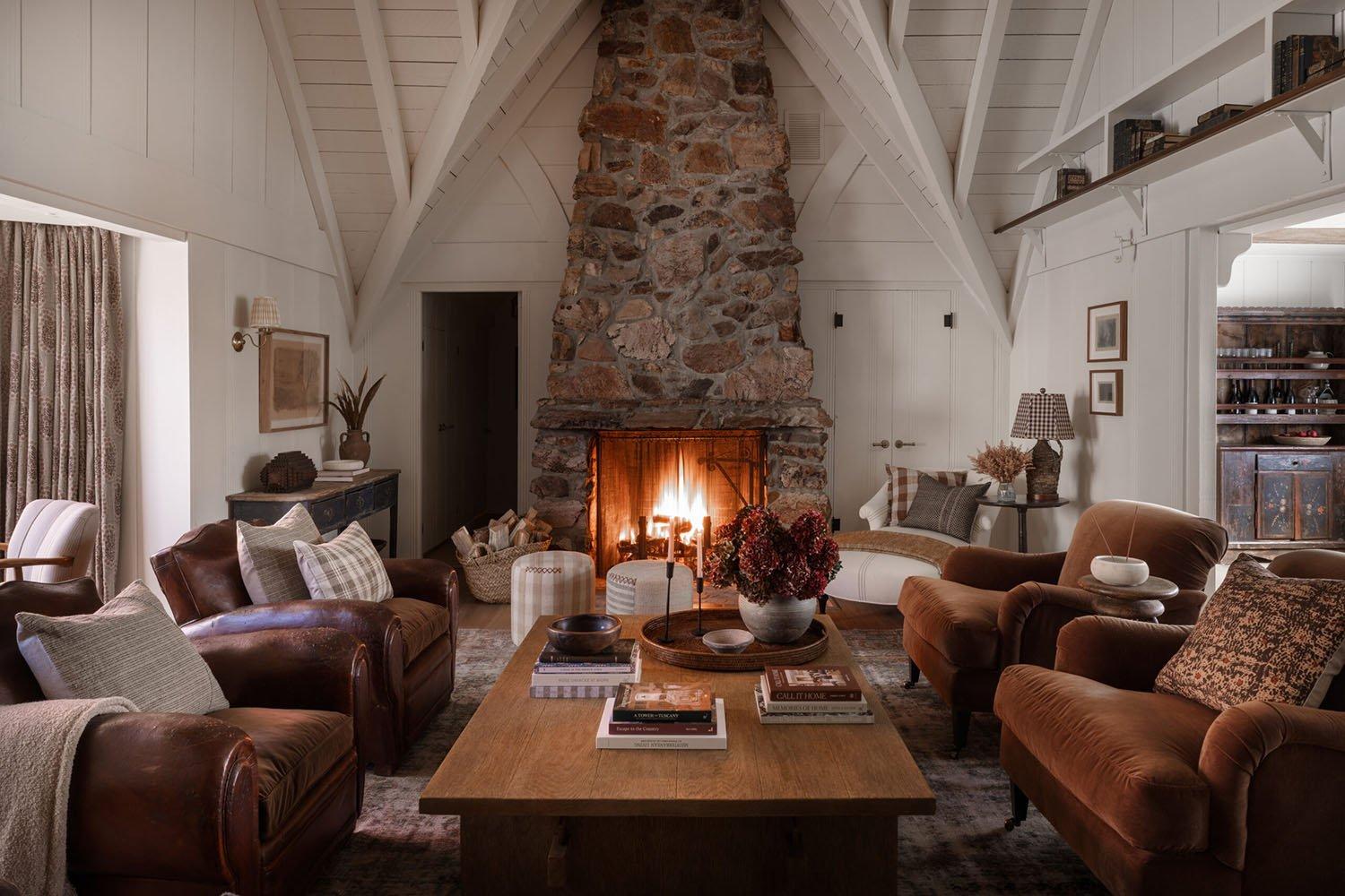 Incorporate a fireplace to create ⁤warmth in your earthy living room design