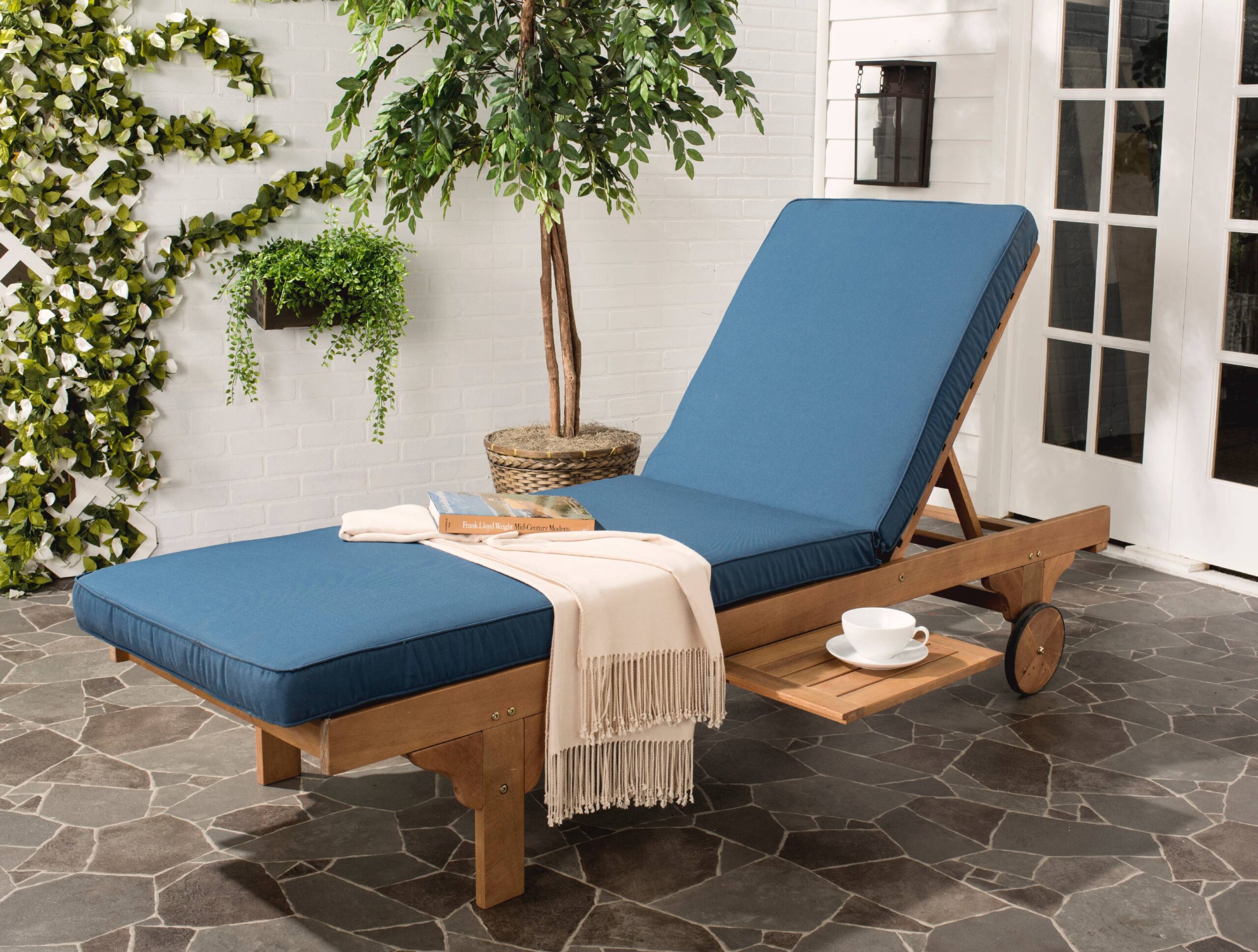 Outdoor Chaise & Lounge Chairs
