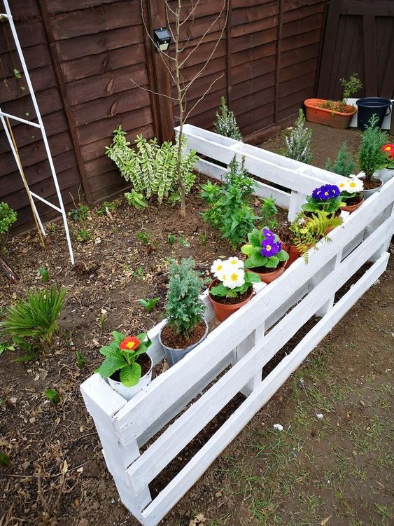 24 Inspiring Ideas for Creative Pallet Garden Design