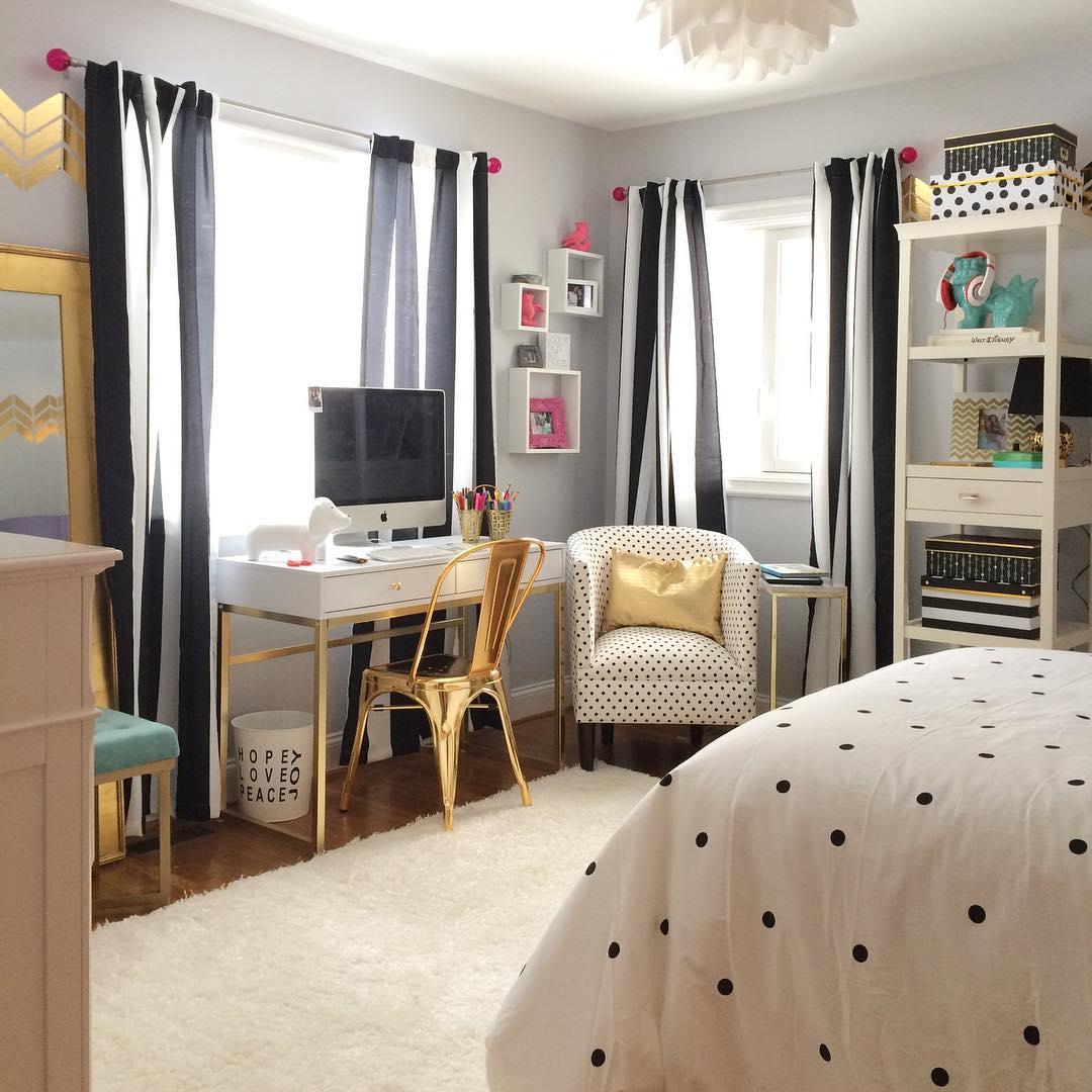 Choose functional⁢ furniture that reflects​ your‍ style‍ in the Teen ⁤Girl Bedroom