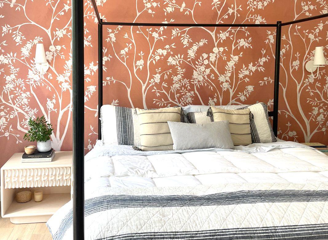 Wallpaper ⁣Wonders:⁤ Transformative bedroom trend that adds personality⁣ and flair